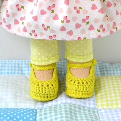 Waldorf Doll crochet booties. 3 sizes.