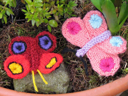 "75 Birds, Butterflies and Beautiful Beasties to Knit and Crochet"