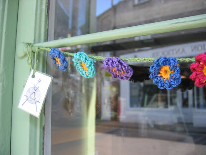 100 Flowers to Knit and Crochet