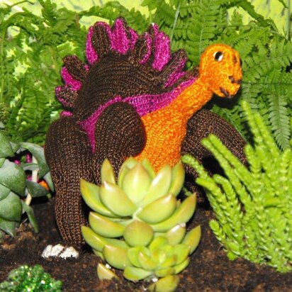 Steve the Stegosaurus toy knitting pattern