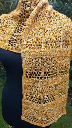 Fractured Bee Line Scarf