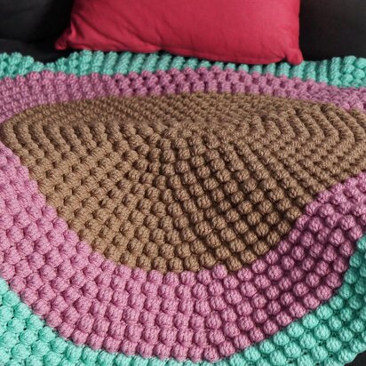 Bobble stitch round blanket crochet