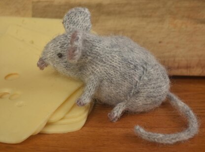 Wee Mouse Knitting Pattern