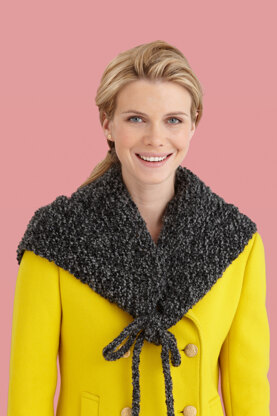 Fog Bank Triangle Wrap in Lion Brand Homespun - L20002