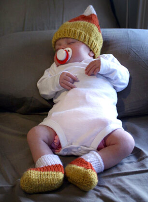 Candy Corn Hat and Booties in Lion Brand Vanna's Choice - L32213