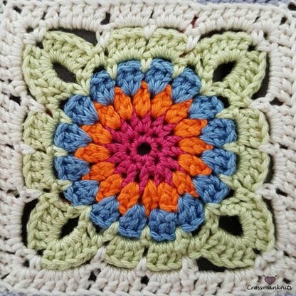 Craftside: Dogwood flower granny square pattern from the The Granny Square  Book