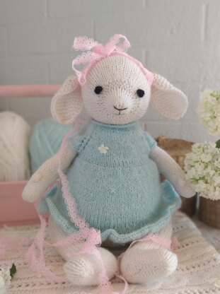 Sheep knitting pattern. Knitted lamb toy