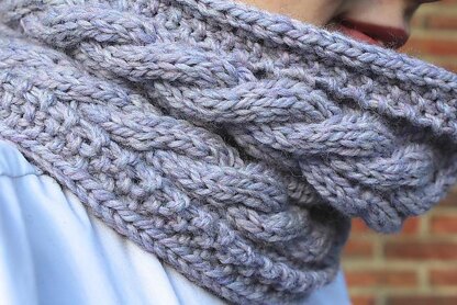 Corn Rows Cabled Cowl