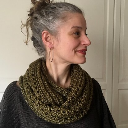 Crochet Cowl Scarf Pattern: Easy Dreamy Cowl