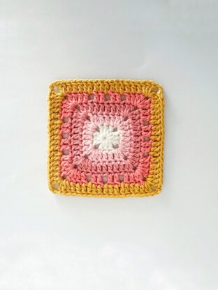 Easy Eyelet Granny Square