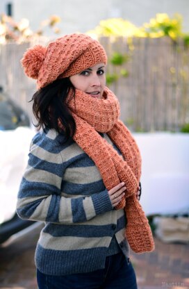 Lavedita oversized chunky knit hat