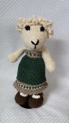 Alpaca with rose stitch dress and shoes