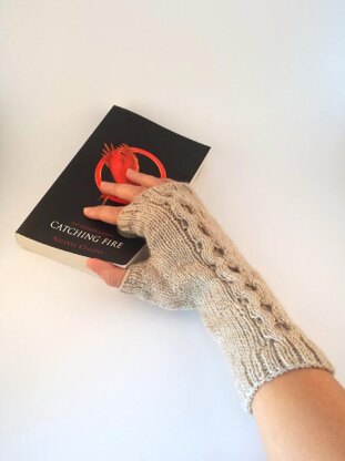 Long Wristed Chain Cable Mittens