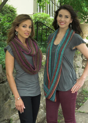 Elongated Garter Stitch Cowl in Plymouth Gina - F509