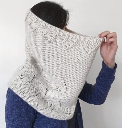 Debbie - leaf pattern cowl