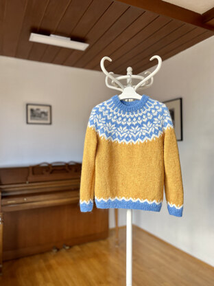 Yellow Afmæli sweater