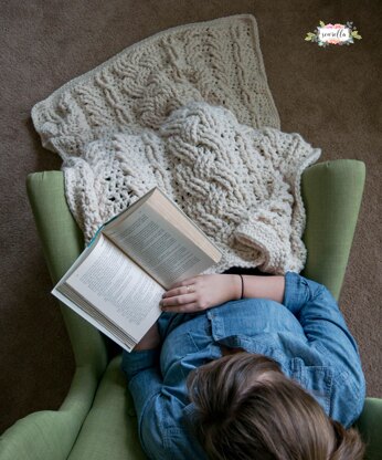 Heirloom Cabled Throw