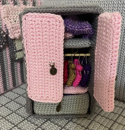 Amigurumi Dollhouse girl’s bedroom