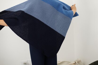 Single crochet tricolor shawl