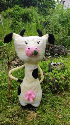 Scrap yarn Cow