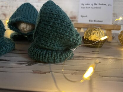 The Traitors Inspired Ferrero Rocher Cover Knitting Pattern