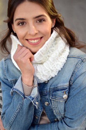 Aline unisex cable knit cowl