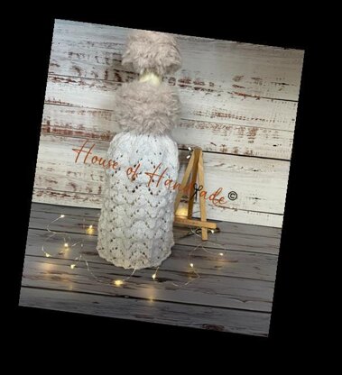 Elegant Lady Bottle Cover and Hat Knitting Pattern