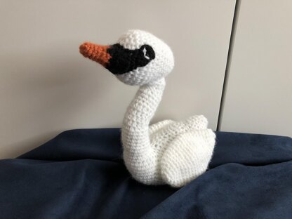 Swan amigurumi