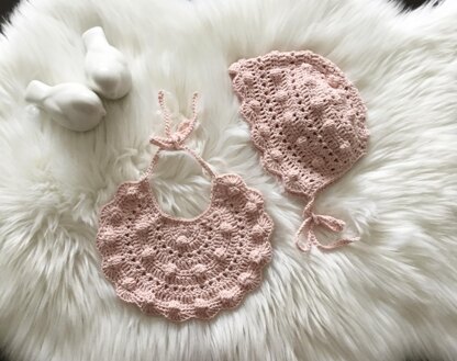 Daphne Baby Bib & Bonnet Set N 486