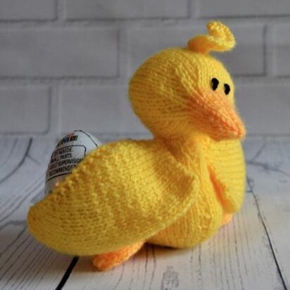 Scramble the Duck Easter Chocolate Egg Holder - knitting pattern