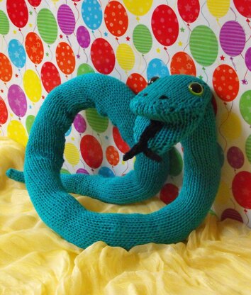 NURSERY SIDNEY SNAKE  TOY KNITTING PATTERN - MADMONKEYKNITS