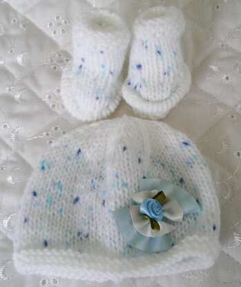 Premature baby Dolls easy knitting pattern for Hats and boots