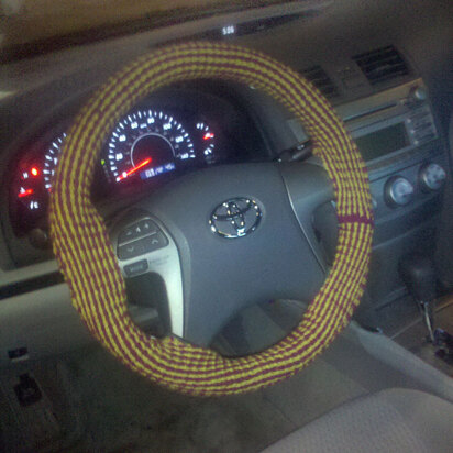Steering Wheel Cozy in Lion Brand Wool-Ease - L0087AD