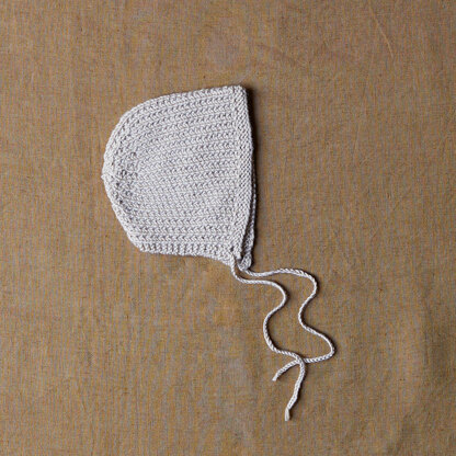 Debbie Bliss Super Simple Bonnet in Baby Cashmerino PDF