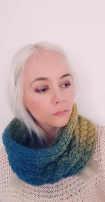 Cosy Cabled cowl