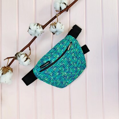 Kids fanny pack with raffia yarn