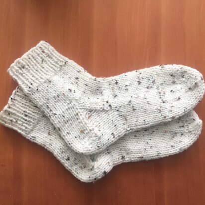 Darling Socks - knitting pattern