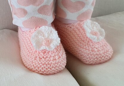 Angelica - 4ply Baby shoes with knitted flower