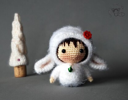 White Sheep crochet Doll. Tanoshi series toy.