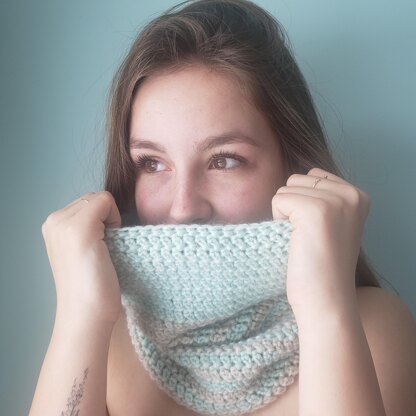 Cloudy crochet cowl