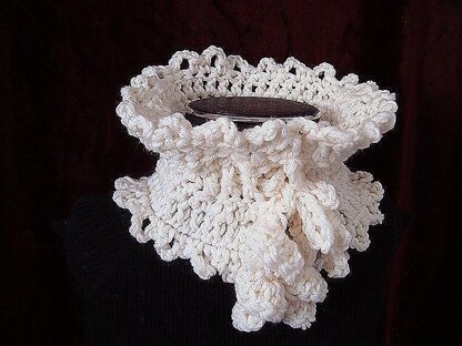 527 CROCHET COLLAR OR RUFFLED COWL