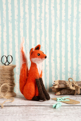 Hawthorn Handmade Fox Needle Felting Kit - 15cm