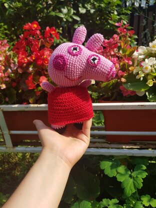 Pink pig with red dress crochet pattern