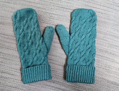Staggered Cable Mittens