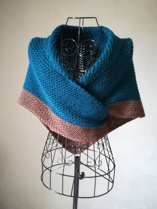 Outlander inspired Claire shawl Ocean blue Medium Brown / chale