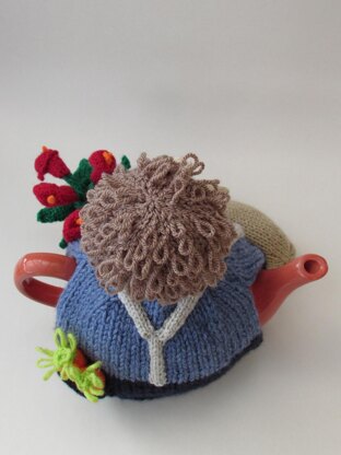 Gardener tea cosy