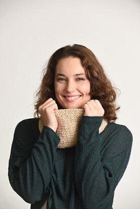 Raelyn Broken Rib Cowl