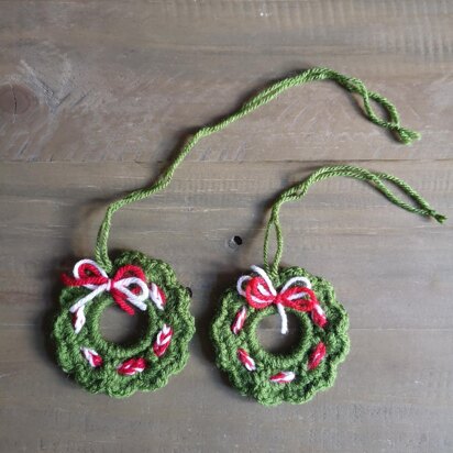 Mini Christmas wreath ornament