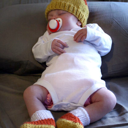 Candy Corn Hat and Booties in Lion Brand Vanna's Choice - L32213