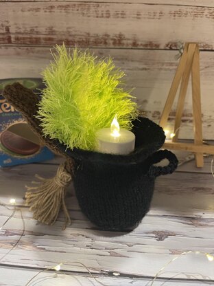 Light-up Witches Cauldron & Broomstick Chocolate Orange Cover Knitting Pattern
